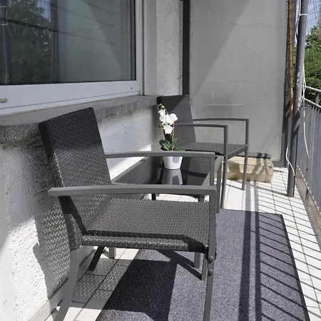Kurstadt Apartment Moderne 2 Zimmer -Balkon-Parkplatz-Flexibler Check-In 24H Apartament Bad Nauheim