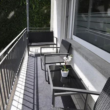 Kurstadt Apartment Moderne 2 Zimmer -Balkon-Parkplatz-Flexibler Check-In 24H *