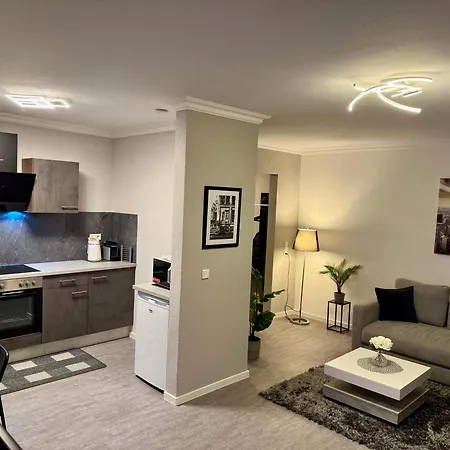Kurstadt Apartment Moderne 2 Zimmer -Balkon-Parkplatz-Flexibler Check-In 24H * Bad Nauheim